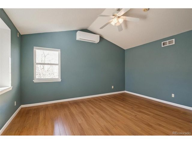 2250 Eagleview Cir, Longmont, CO 80504