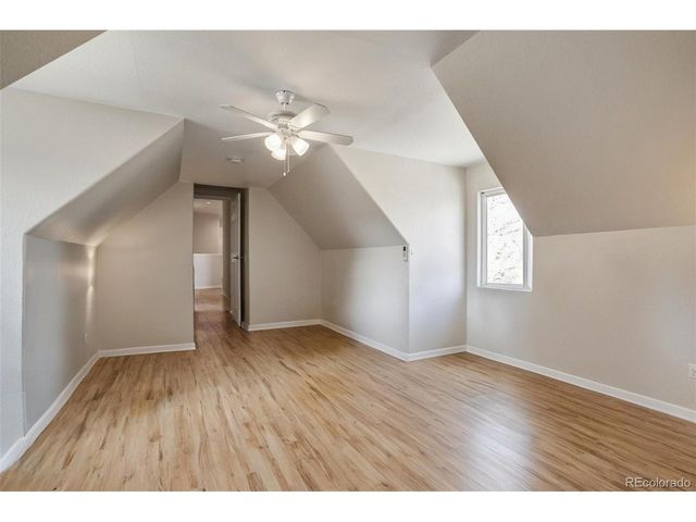 2250 Eagleview Cir, Longmont, CO 80504