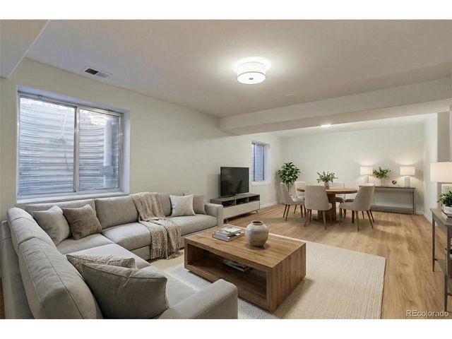 2250 Eagleview Cir, Longmont, CO 80504