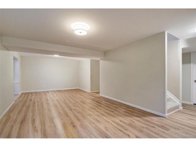 2250 Eagleview Cir, Longmont, CO 80504