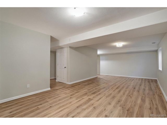 2250 Eagleview Cir, Longmont, CO 80504