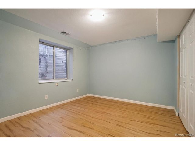 2250 Eagleview Cir, Longmont, CO 80504