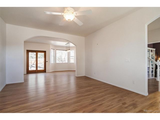 2250 Eagleview Cir, Longmont, CO 80504