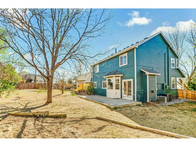 2250 Eagleview Cir, Longmont, CO 80504