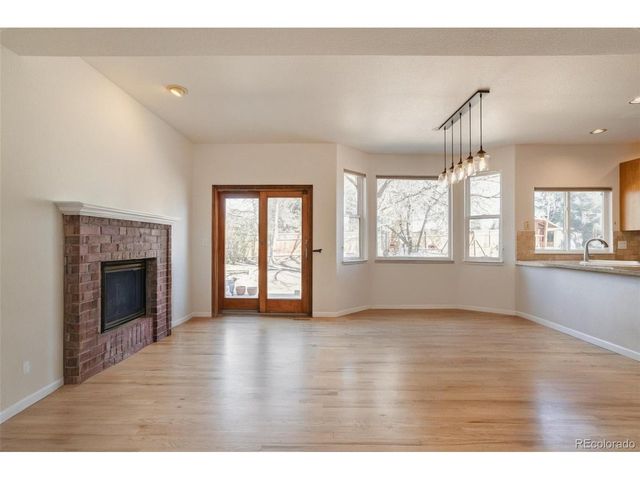 2250 Eagleview Cir, Longmont, CO 80504