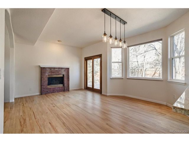 2250 Eagleview Cir, Longmont, CO 80504