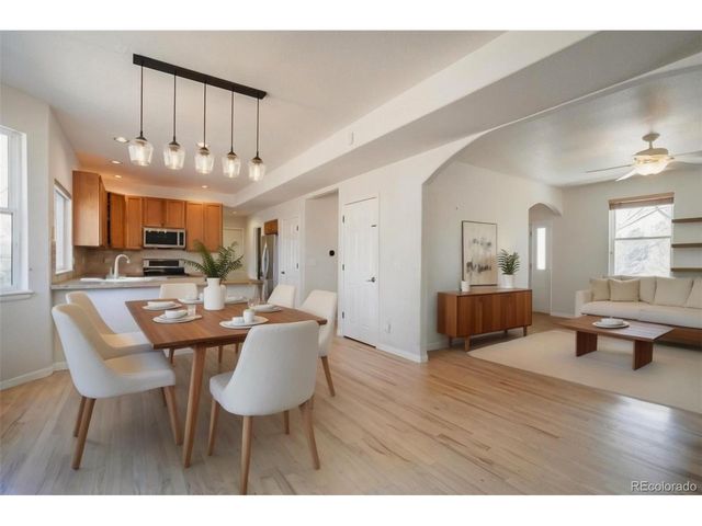 2250 Eagleview Cir, Longmont, CO 80504