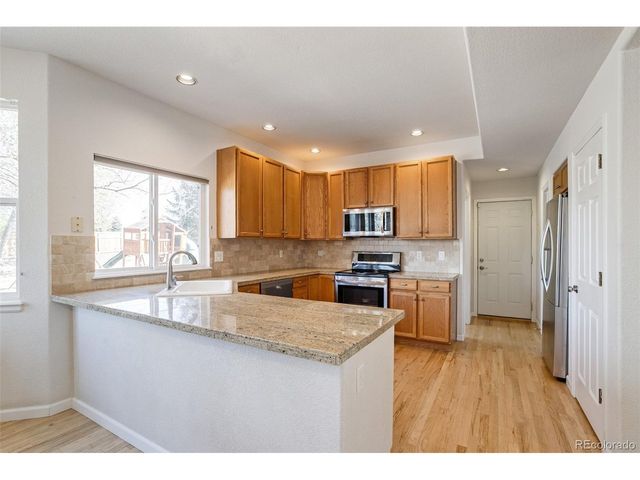 2250 Eagleview Cir, Longmont, CO 80504