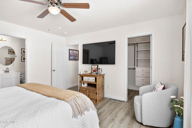 27 Paar Way, Halfmoon, NY 12118