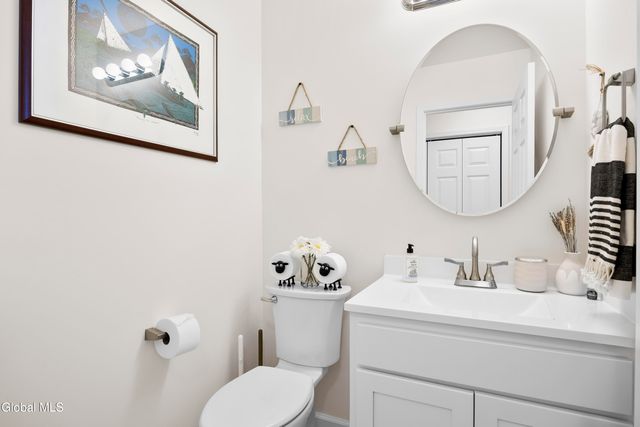 27 Paar Way, Halfmoon, NY 12118