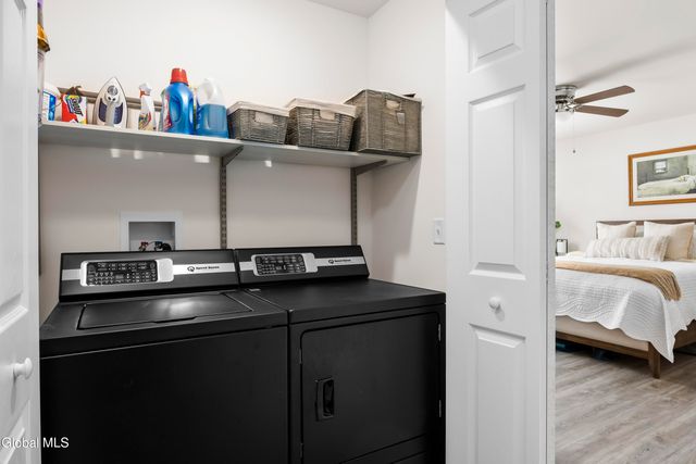 27 Paar Way, Halfmoon, NY 12118