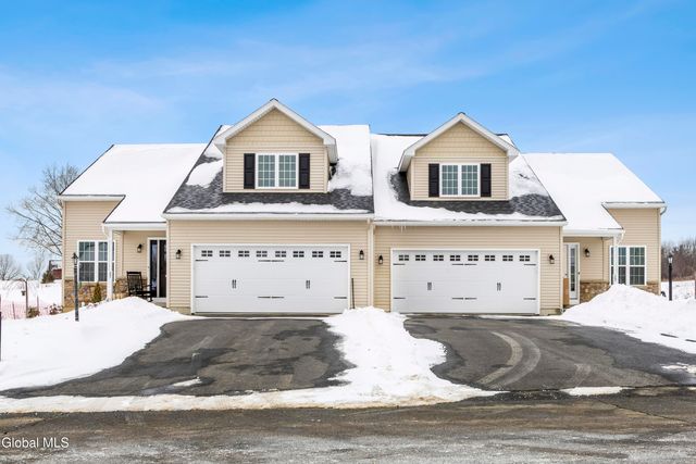 27 Paar Way, Halfmoon, NY 12118