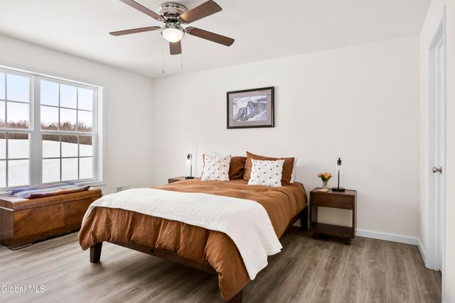 27 Paar Way, Halfmoon, NY 12118