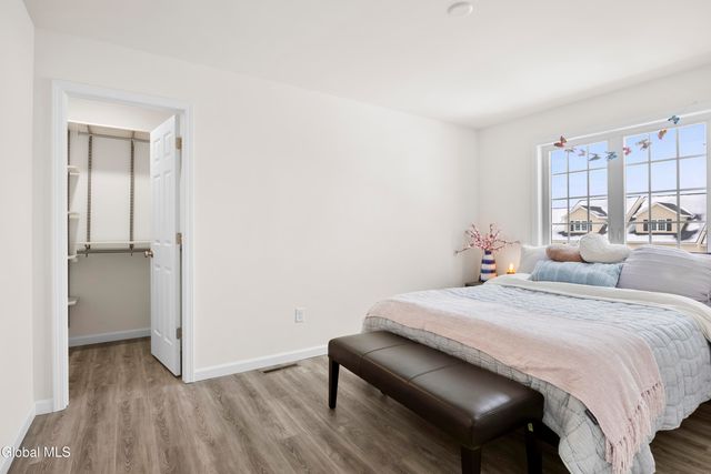 27 Paar Way, Halfmoon, NY 12118