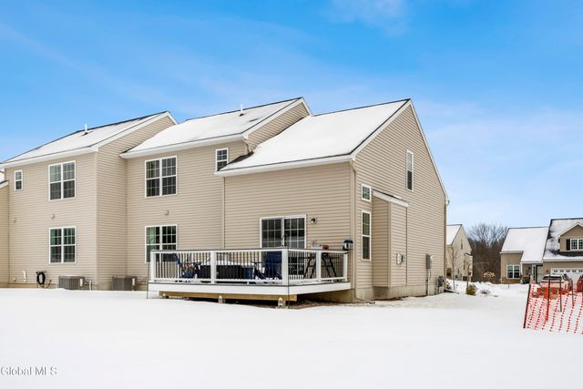 27 Paar Way, Halfmoon, NY 12118