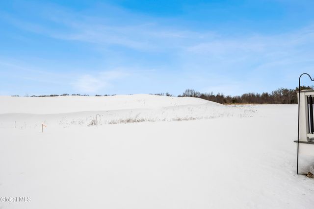 27 Paar Way, Halfmoon, NY 12118