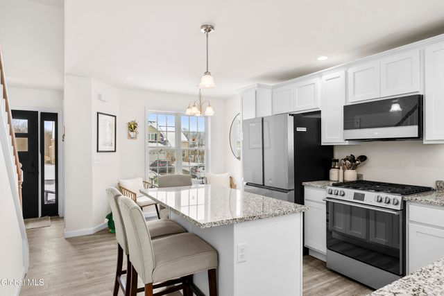 27 Paar Way, Halfmoon, NY 12118