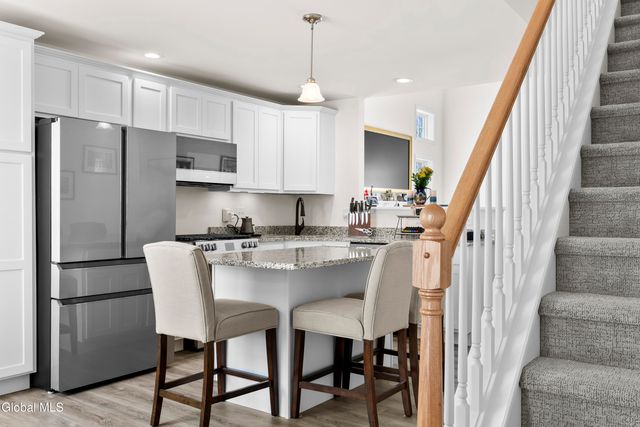 27 Paar Way, Halfmoon, NY 12118