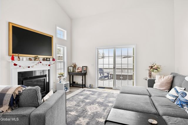 27 Paar Way, Halfmoon, NY 12118