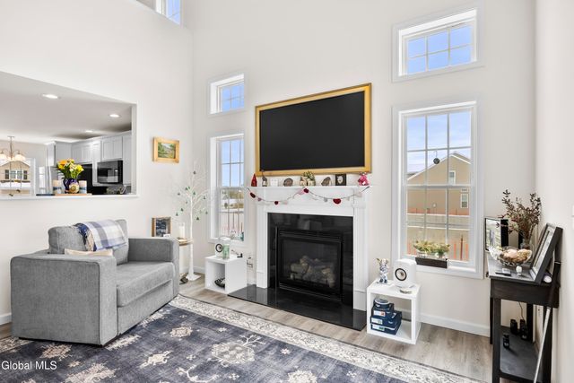 27 Paar Way, Halfmoon, NY 12118