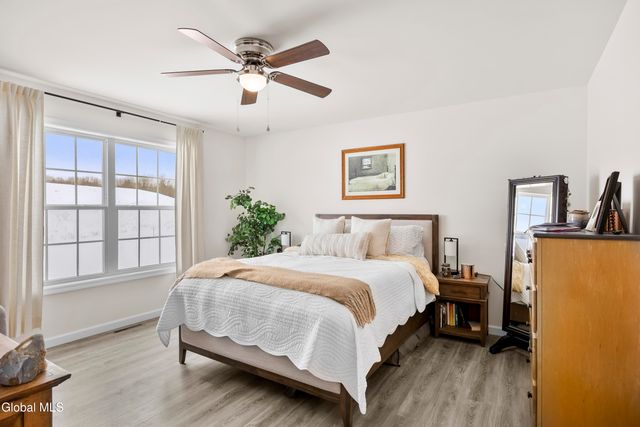 27 Paar Way, Halfmoon, NY 12118