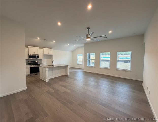 27155 E 109th Street S, Coweta, OK 74429