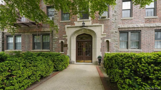 100 Parkway 5D, Bronxville, NY 10708