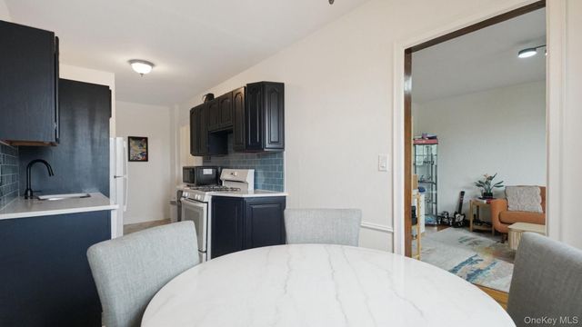 100 Parkway 5D, Bronxville, NY 10708
