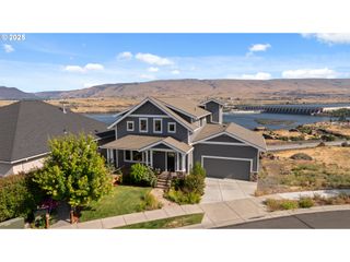 371 SUMMIT RIDGE Dr, The Dalles, OR 97058