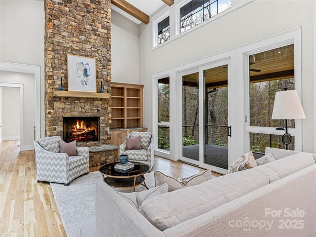 435 Barrington Drive, Asheville, NC 28803