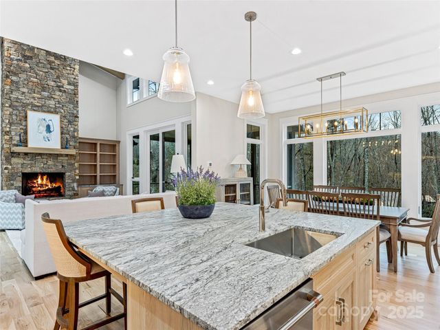 435 Barrington Drive, Asheville, NC 28803