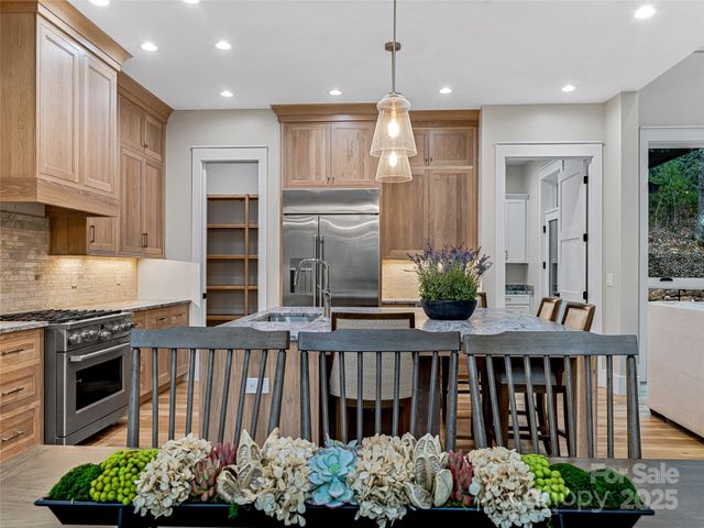 435 Barrington Drive, Asheville, NC 28803