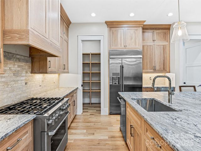 435 Barrington Drive, Asheville, NC 28803