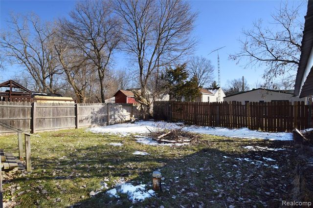 2390 E Boatfield Avenue, Burton, MI 48529