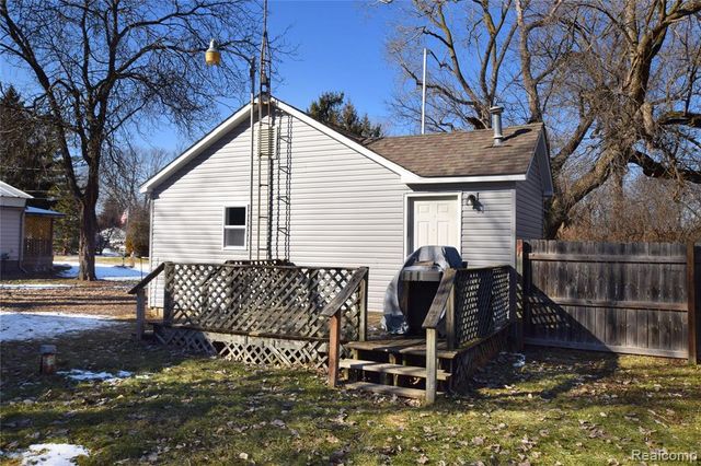 2390 E Boatfield Avenue, Burton, MI 48529