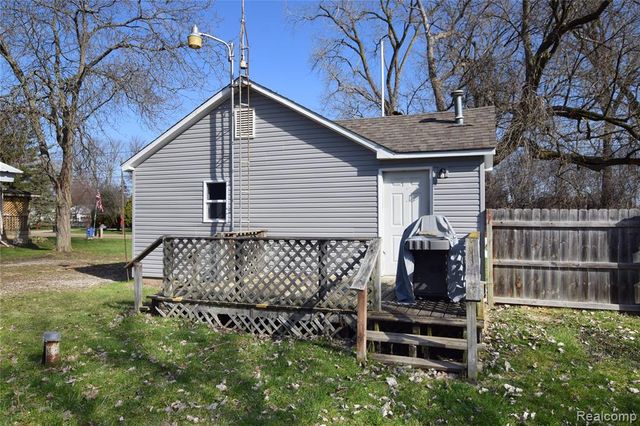 2390 E Boatfield Avenue, Burton, MI 48529