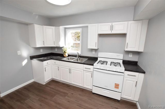 2390 E Boatfield Avenue, Burton, MI 48529