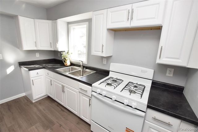 2390 E Boatfield Avenue, Burton, MI 48529