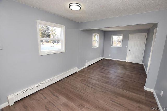 2390 E Boatfield Avenue, Burton, MI 48529