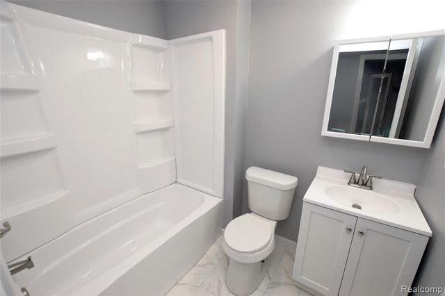 2390 E Boatfield Avenue, Burton, MI 48529