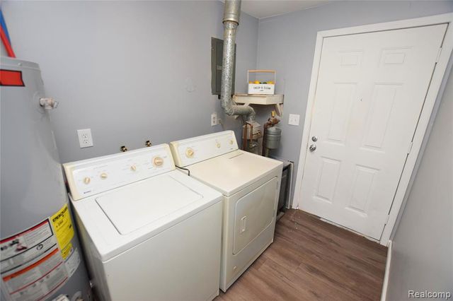 2390 E Boatfield Avenue, Burton, MI 48529