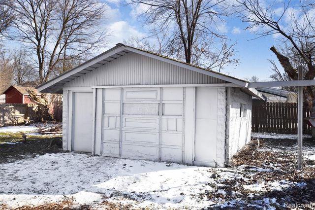 2390 E Boatfield Avenue, Burton, MI 48529