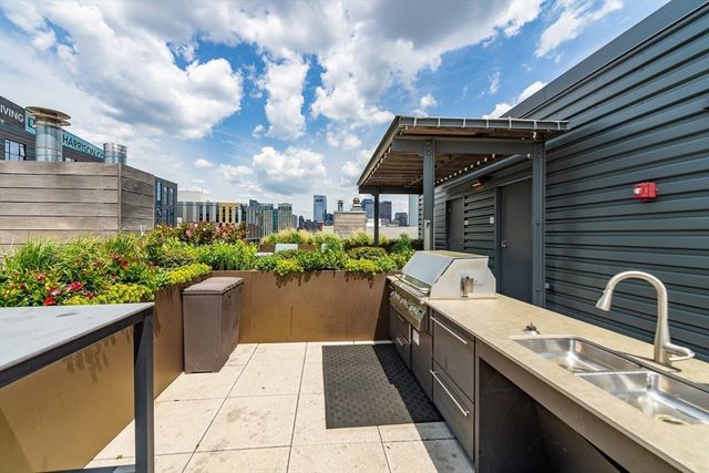 32 Traveler St 411, Boston, MA 02118