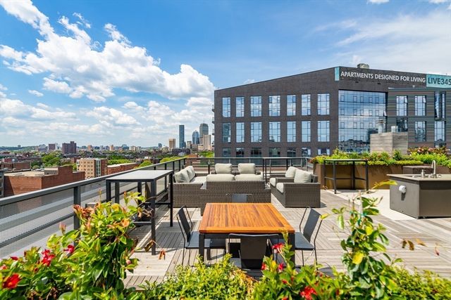 32 Traveler St 411, Boston, MA 02118