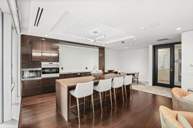 32 Traveler St 411, Boston, MA 02118