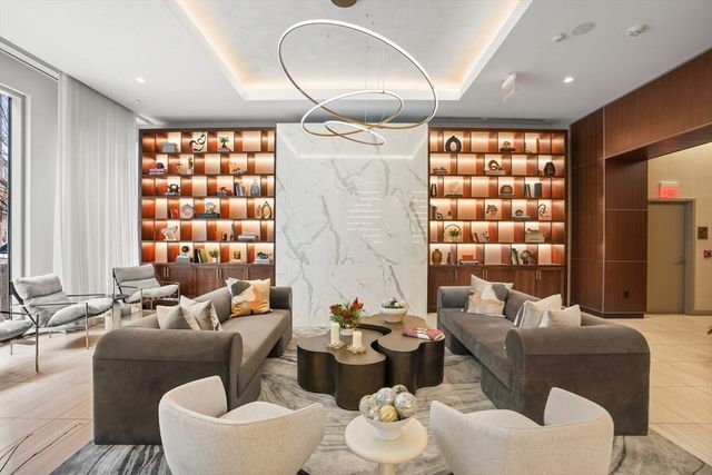 32 Traveler St 411, Boston, MA 02118