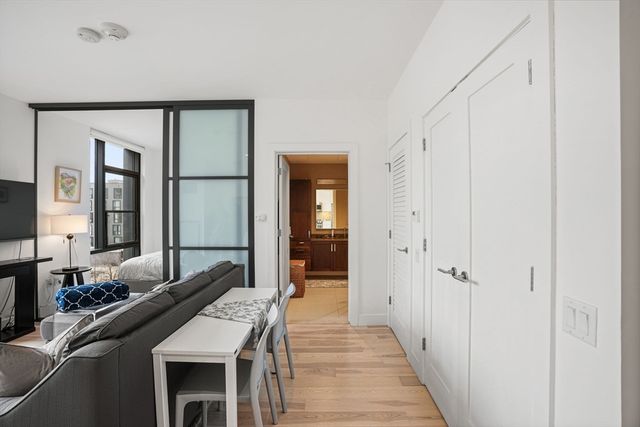 32 Traveler St 411, Boston, MA 02118