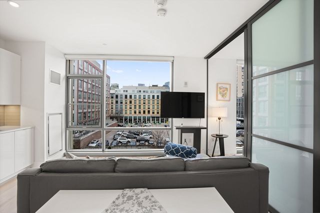 32 Traveler St 411, Boston, MA 02118