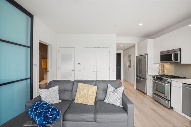 32 Traveler St 411, Boston, MA 02118