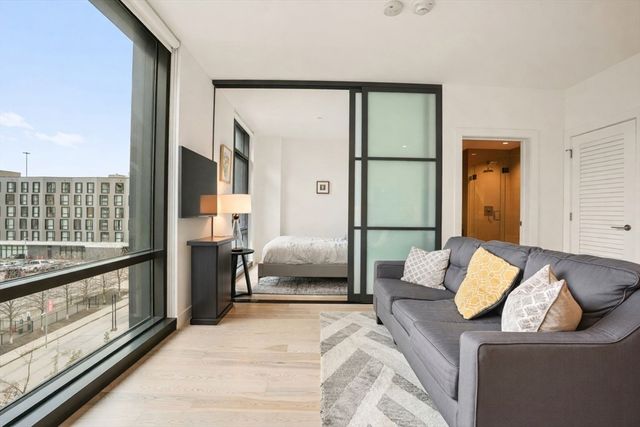 32 Traveler St 411, Boston, MA 02118